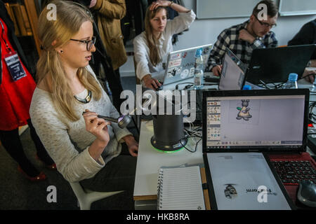 Gdynia, Pologne. 27 Jan, 2017. Au cours de la conférence, les professionnels de l'industrie, a présenté ce qu'est l'impression 3D, et ce qui est pour elle, et la façon de composer ses propres et à faible coût pour kit home 3D l'impression. Il y avait aussi présenté les systèmes d'impression 3D professionnels dans les meilleurs techniques, ie . : SLS et Poly Jet. Credit : Michal Fludra/Alamy Live News Banque D'Images