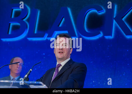 Pix fichier : Londres, Royaume-Uni. 13 Oct, 2011. Chancelier de l'Échiquier, George Osborne MP Rt Hon ouvre la nouvelle BlackRock European HQ à Drapers Jardins de la ville de Londres. BlackRock est le plus grand gestionnaire de l'argent dans le monde. 13 octobre 2011.George Osborne a été engagé comme conseiller auprès de BlackRock, le plus grand gestionnaire de fonds. Crédit : Guy Bell/Alamy Live News Banque D'Images