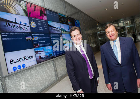 Pix fichier : Londres, Royaume-Uni. 13 Oct, 2011. Chancelier de l'Échiquier, George Osborne MP Rt Hon ouvre la nouvelle BlackRock European HQ à Drapers Jardins de la ville de Londres. BlackRock est le plus grand gestionnaire de l'argent dans le monde. 13 octobre 2011.George Osborne a été engagé comme conseiller auprès de BlackRock, le plus grand gestionnaire de fonds. Crédit : Guy Bell/Alamy Live News Banque D'Images
