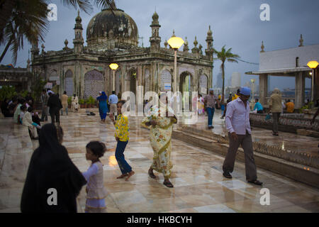 Mumbai, Inde. 22 juillet, 2009. 22 juillet 2009 - Mumbai - INDE.Vue sur le Haji Ali Dargah à Mumbai. Credit : Subhash Sharma/ZUMA/Alamy Fil Live News Banque D'Images