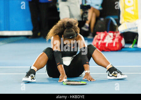 Melbourne, Australie. 29 janvier, 2017. Serena Williams, de l'USA après l'matchball contre sa soeur Venus Williams à l'Open d'Australie 2017 où Serena Williams remporte son 23e titre du Grand Chelem Crédit : Frank Molter/Alamy Live News Banque D'Images