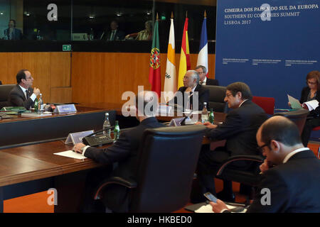 Lisbonne, Portugal. 28 janvier, 2017. Les dirigeants du pays du sud de l'UE au cours du Sommet des pays du sud de l'UE au Centre Culturel de Belém à Lisbonne, Portugal, le 28 janvier 2017. Le Premier ministre portugais, Antonio Costa se réunit avec les dirigeants de six autres nations du sud de l'Europe, notamment la France et l'Italie dans un sommet qui devrait inciter à l'action pour favoriser la croissance dans le bloc et de lutter contre la crise de la migration en cours. Photo : Pedro Fiuza Crédit : Pedro Fiuza/ZUMA/Alamy Fil Live News Banque D'Images