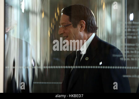 Lisbonne, Portugal. 28 janvier, 2017. Le Président chypriote Nikos Anastasiades arrive dans le sud du pays de l'UE Sommet au Centre Culturel de Belém à Lisbonne, Portugal, le 28 janvier 2017. Le Premier ministre portugais, Antonio Costa se réunit avec les dirigeants de six autres nations du sud de l'Europe, notamment la France et l'Italie dans un sommet qui devrait inciter à l'action pour favoriser la croissance dans le bloc et de lutter contre la crise de la migration en cours. Photo : Pedro Fiuza Crédit : Pedro Fiuza/ZUMA/Alamy Fil Live News Banque D'Images