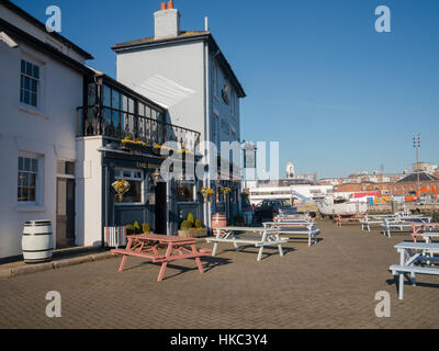 Le pont taverne dans vieux Portsmouth, Hampshire, Angleterre Banque D'Images