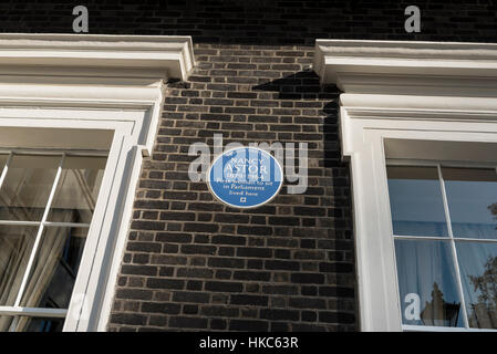 Nancy Astor blue plaque dans St James's Square, London Banque D'Images