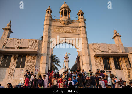 Haji Ali Dargah, une mosquée islamique et de la tombe de Mumbai (Bombay), Inde. Banque D'Images