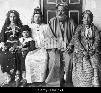 Famille de Grand Rabbin irakien Hakham Ezra Dangoor à Bagdad, 1910 Banque D'Images