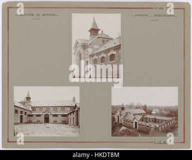 Abattoir de Renes est une œuvre d'art représentant une scène d'abattoir. La pièce met en valeur l'exploration de la vie industrielle et des environnements urbains par l'artiste, en se concentrant sur les réalités gravissimes de l'activité humaine et l'interaction complexe entre les hommes et les animaux. Banque D'Images