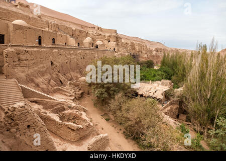 Vue sur les grottes de Bézéklik, situées à l'extérieur de Turpan, dans la région autonome du Xinjiang, en Chine. Banque D'Images