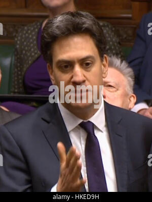 L'ancien leader travailliste Ed Miliband parle lors de questions au premier ministre à la Chambre des communes, Londres. Banque D'Images