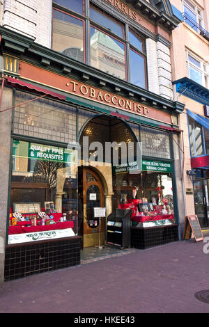 Le magasin spécialisé de tabac pour les fumeurs sur les Street dans le centre-ville de Victoria, BC, Canada. Banque D'Images