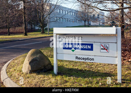 La société CHR HANSEN et le logo à l'extérieur de l'usine et siège dans le parc scientifique et technologique à Hørsholm. Banque D'Images