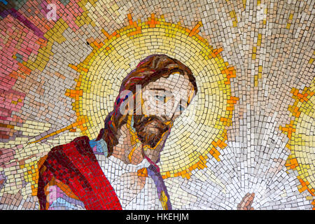 Mosaïque des noces de Cana de Galilée, où Jésus Christ a travaillé son premier miracle sur l'intercession de sa mère Marie. Banque D'Images