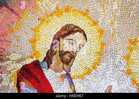 Mosaïque des noces de Cana de Galilée, où Jésus Christ a travaillé son premier miracle sur l'intercession de sa mère Marie. Banque D'Images