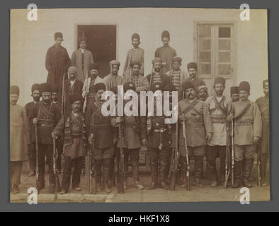 Une photographie vintage du Brooklyn Museum montre un groupe de soldats, capturé dans le cadre d'une série de 274 images historiques documentant la vie militaire. La photographie offre un aperçu du passé et reflète les conditions et l'esprit de l'époque. Banque D'Images