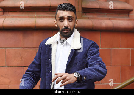 Ghufran Syaed Khan, 26 ans, de quitter Birmingham Cour des magistrats où il est apparu accusé d'avoir tué un piéton qui a été renversé par une voiture à l'extérieur d'un temple sikh à Birmingham en décembre 2015. Banque D'Images