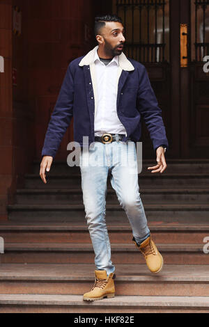 Ghufran Syaed Khan, 26 ans, de quitter Birmingham Cour des magistrats où il est apparu accusé d'avoir tué un piéton qui a été renversé par une voiture à l'extérieur d'un temple sikh à Birmingham en décembre 2015. Banque D'Images