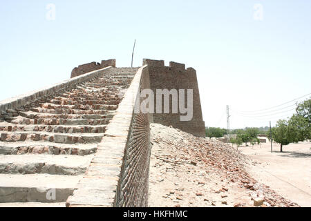 Dans OmerKot escalier ancien fort dans le Sindh, Pakistan Banque D'Images