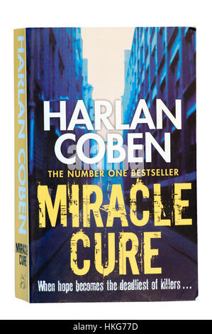 Harlan Coben Thriller poche livre remède miracle Banque D'Images