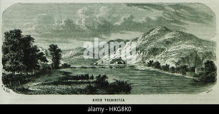 La peinture de William Francis Ainsworth de la rivière Trebinitza de 1870 met en valeur l'interprétation par l'artiste d'une scène naturelle, capturant l'essence de la rivière et du paysage environnant. Le travail d’Ainsworth reflète la beauté naturelle de la région à la fin du XIXe siècle. Banque D'Images