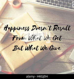 L'art et de l'artisanat présent cadeau partage Donner Félicitations Concept Banque D'Images