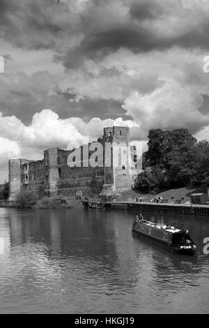 La tombée de la vue sur les ruines du château de Newark, à Newark on Trent, Nottinghamshire, Angleterre, Grande-Bretagne, Royaume-Uni Banque D'Images