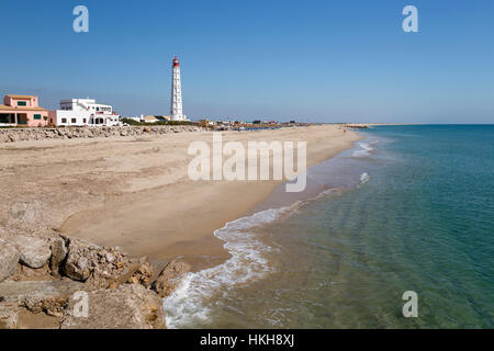 Phare et de la plage d'Ilha do Farol, Culatra île-barrière, Olhao, Algarve, Portugal, Europe Banque D'Images