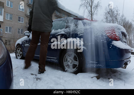 Balayer la neige de la voiture en hiver vidéo laps de temps Banque D'Images