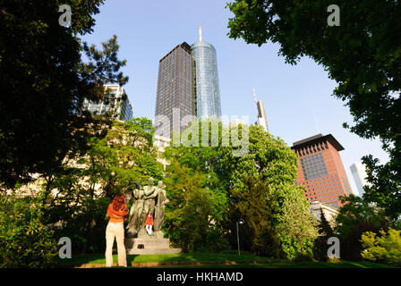 Frankfurt am Main : Maintower (avec plate-forme panoramique) : La banque principale de la Maintower est la Landesbank Hessen-Thüringen (Helaba) en face de la Banque D'Images