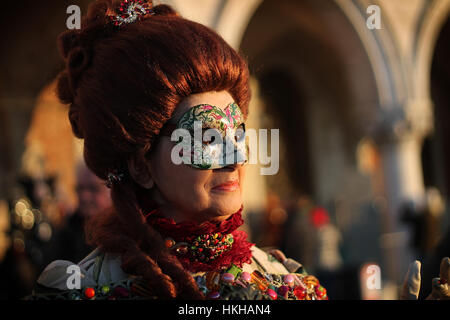 Carnaval Venise costume et masque. Banque D'Images