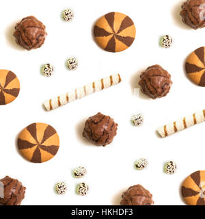 Bonbons mixtes et coocies isolated on white Banque D'Images