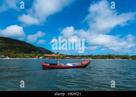 Plage Prainha au village de Encantadas, Mar de Dentro, Océan Atlantique, l'Ilha do Mel, Paraná, Brésil, Amérique du Sud Banque D'Images