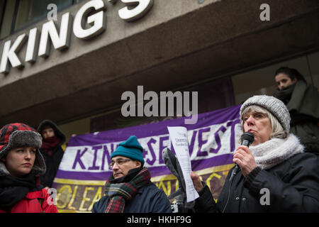 Londres, Royaume-Uni. 26 janvier, 2017. Un unisson montre officielle de solidarité avec l'unisson les membres travaillant pour l'entreprise de nettoyage sers avec persévérance au Kings College de Londres Banque D'Images