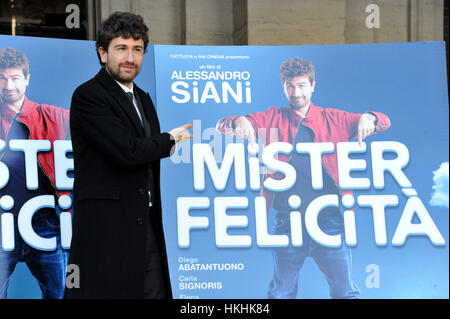 Alessandro Siani participant à la photocall pour 'Mister Felicità' à Rome, Italie. Avec : Alessandro Siani Où : Rome, Latium, Italie Quand : 28 Déc 2016 Crédit : IPA/WENN.com **Uniquement disponible pour publication au Royaume-Uni, USA, Allemagne, Autriche, Suisse** Banque D'Images