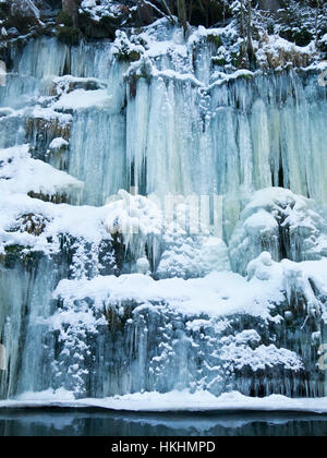 Gefrorener Wasserfall im Polenztal Banque D'Images