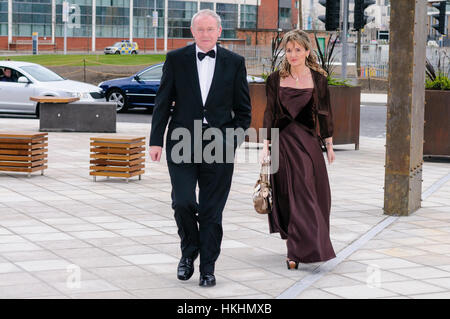 Belfast, Royaume-Uni. 30/03/2012 - Martin McGuinness et Martina Anderson (Sinn Fein) Arrivée à Belfast's £97M Titanic Visiteurs Centre pour un dîner de gala d'avant-lancement Banque D'Images