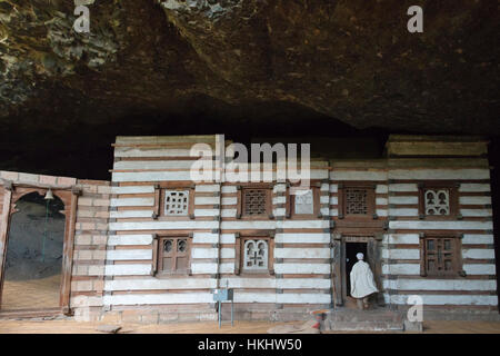 Yemrehanna Kristos Church, construit dans une caverne naturelle, Lalibela, Éthiopie Banque D'Images