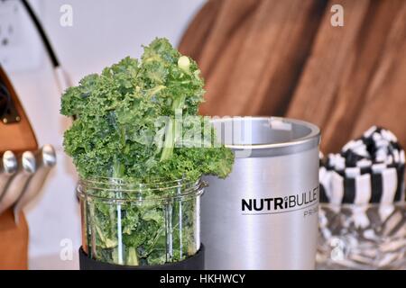 Kale farcis et sur la garniture d'un mélangeur Banque D'Images