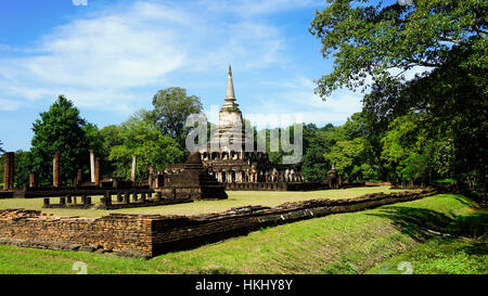 Parc historique Wat chang lom paysage du patrimoine mondial sukhothai temple