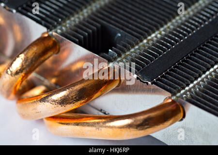 Radiateur en aluminium avec caloduc en cuivre pour un refroidissement CPU Banque D'Images