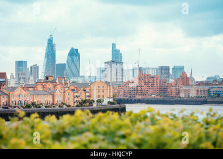 Voir des Docklands de Londres avec la rivière Thames, le centre-ville, le concombre et le centre ville Banque D'Images