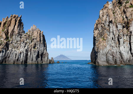 À gauche plus de bouchons volcaniques éruptions historiques de Stromboli Banque D'Images