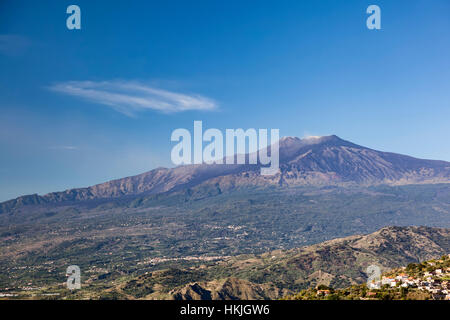 L'Etna dans journée vu de Taormina Banque D'Images