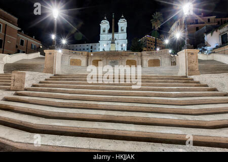 Place d'Espagne avec l'église lit up at night, Piazza di Spagna, Rome, Italie Banque D'Images