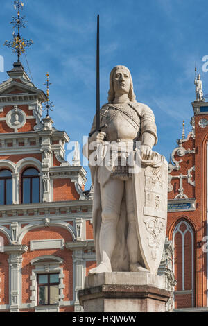 La statue de Roland est situé sur la place du marché de Riga, Lettonie, Pays Baltes, Europe Banque D'Images