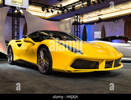 Detroit, MI, USA - 10 janvier 2016 : UN 2016 Ferrari 488 GTB dans la Gallery, un événement parrainé par la North American International Auto Show (NAIAS) Banque D'Images