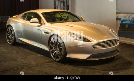 Detroit, MI, USA - 12 janvier 2016 : Aston Martin DB9 édition d'obligations car à l'occasion du North American International Auto Show (NAIAS). Banque D'Images