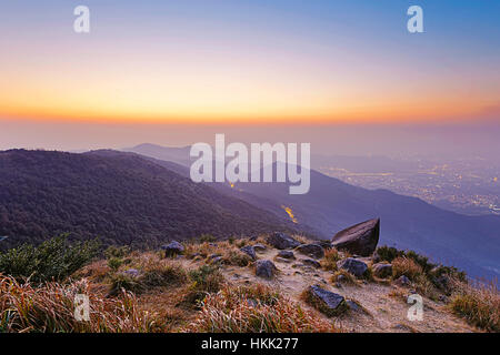 Tai Mo Shan sunset, hong kong célèbre montagne Banque D'Images