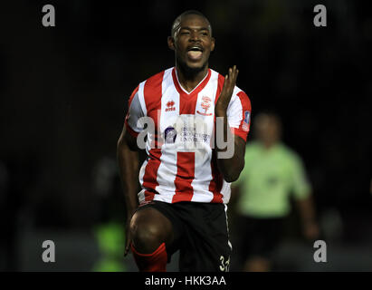 Lincoln's Theo Robinson (à gauche) célèbre marquant son troisième but de côtés au cours de l'unis en FA Cup, quatrième ronde match à Sincil Bank, Lincoln. Banque D'Images