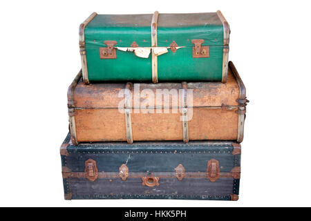 Pile de valises Vintage isolé sur fond blanc Banque D'Images